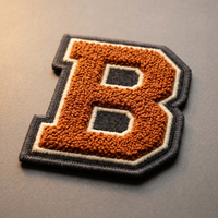 Chenille-Aufnäher: oranger Buchstabe B mit Filzrand